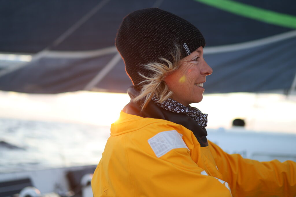 Trophée Jules Verne, Alexia barrier et le maxi trimaran autour du monde sans assistance et sans escale