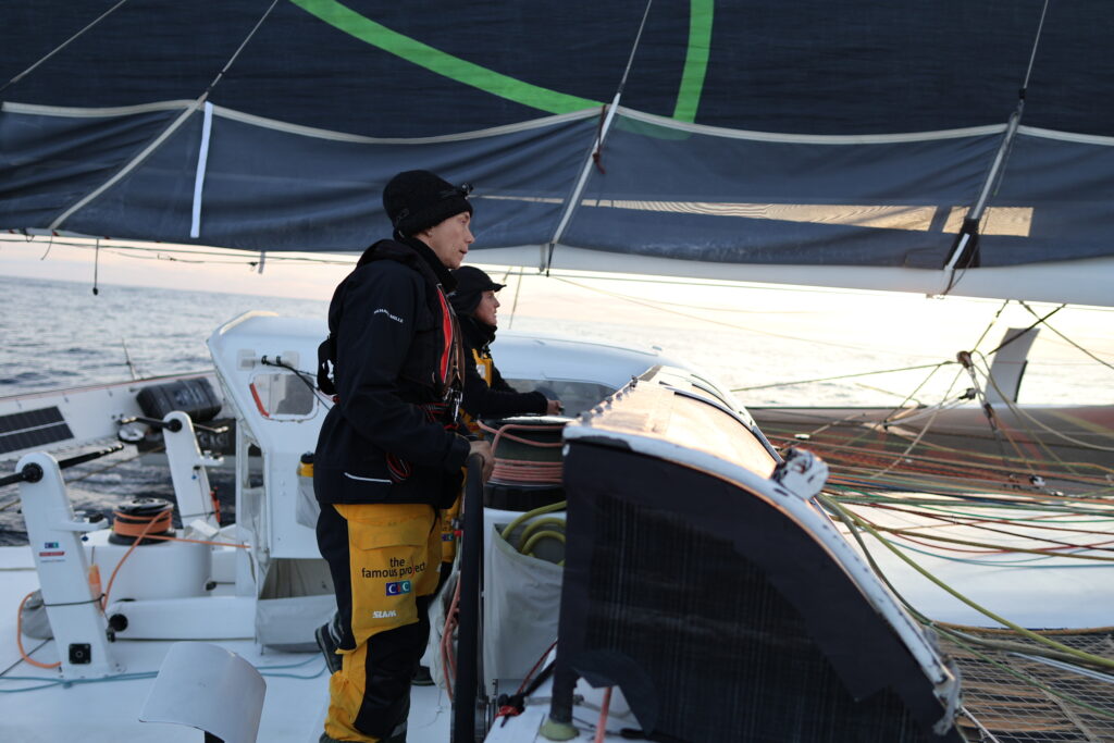 En approche du Portugal avec le bateau IDEC SPORT pour l'équipage 100% féminin autour du monde
