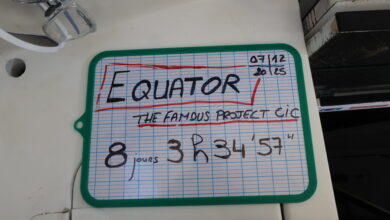 Le maxi-trimaran a passé l'équateur avec les 8 navigatrices à son bord de The Famous Project CIC