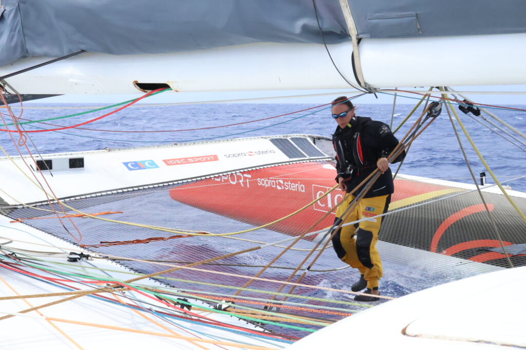 Inspection du Maxi Trimaran IDEC SPORT