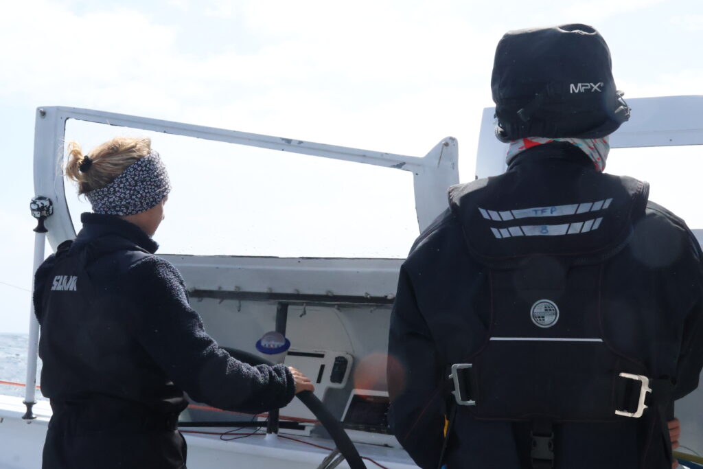 Alexia Barrier à la barre du maxi-trimaran IDEC SPORT dans le Trophée Jules Verne avec The Famous Project CIC