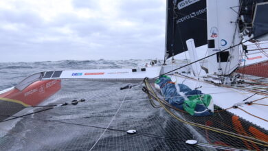 IDEC SPORT et The Famous Project CIC dans l'Océan Indien durant le Trophée Jules Verne