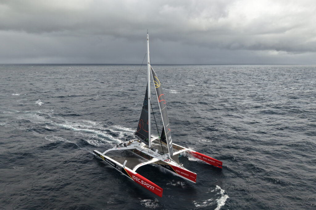 IDEC SPORT au passage du Cap Horn avec The Famous Project CIC