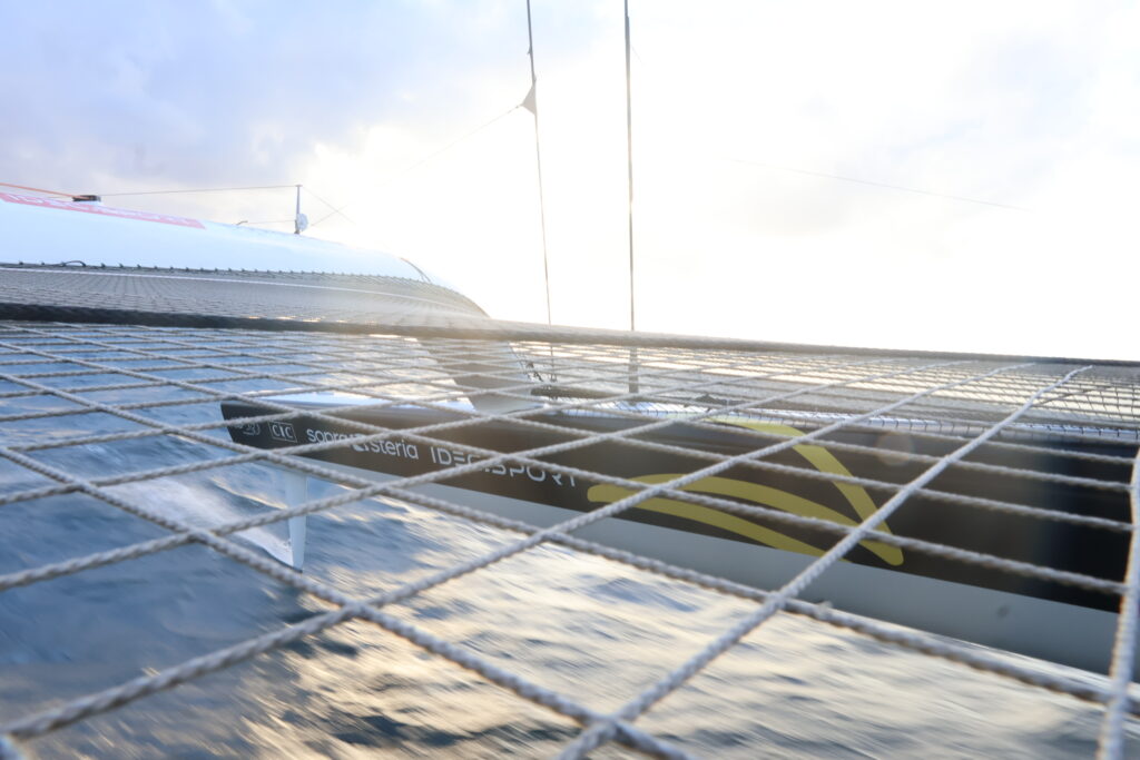 IDEC SPORT évolue d'une mer calme avec The Famous Project CIC au large de l'Uruguay