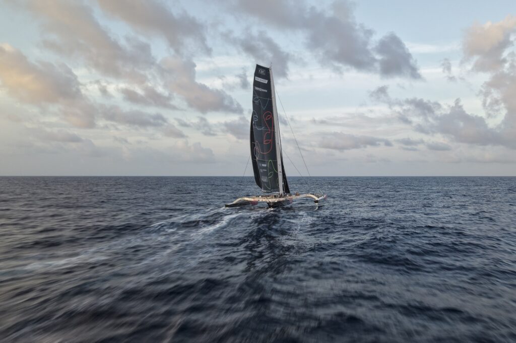 IDEC SPORT à l'équateur avec The Famous Project CIC