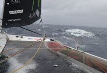 IDEC SPORT dans la tempête Ingrid à l'arrivée du Trophée Jules Verne avec The Famous Project CIC