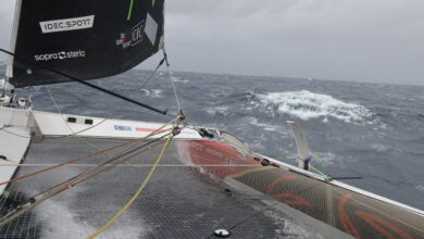 IDEC SPORT dans la tempête Ingrid à l'arrivée du Trophée Jules Verne avec The Famous Project CIC