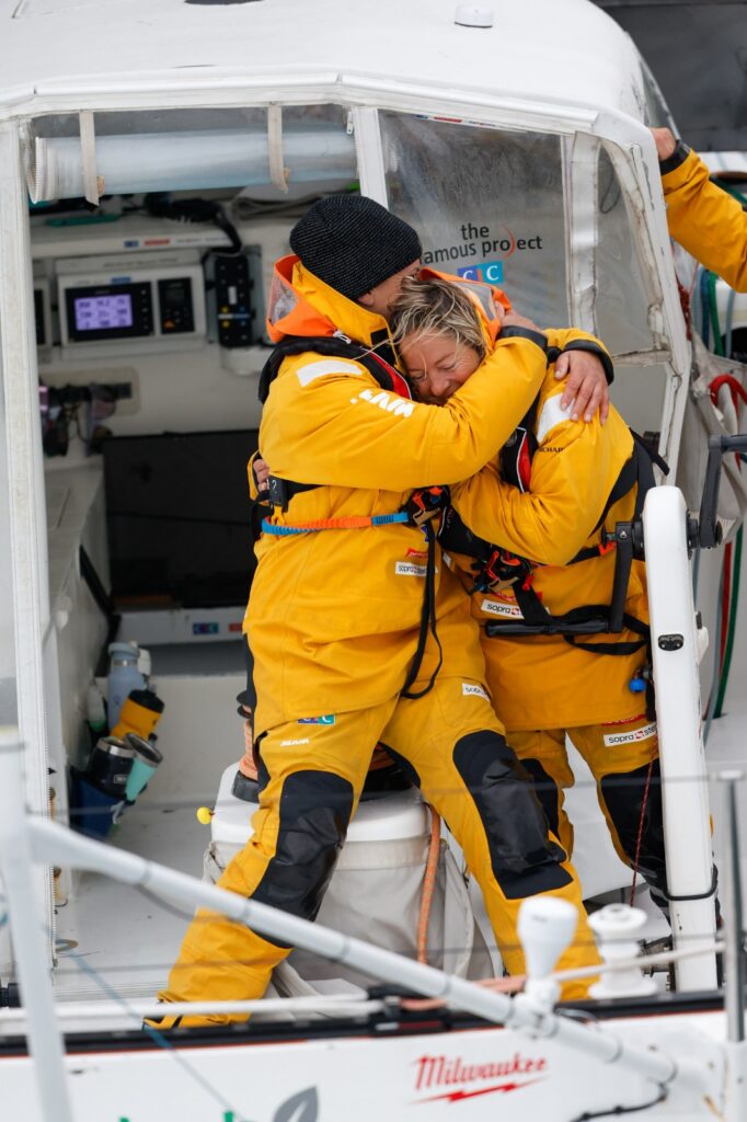 Dee Cafari et Alexia Barrier viennent de boulcer leur premier Trophée Jules Verne à bord du maxi Trimaran IDEC SPORT avec The Famous Project CIC